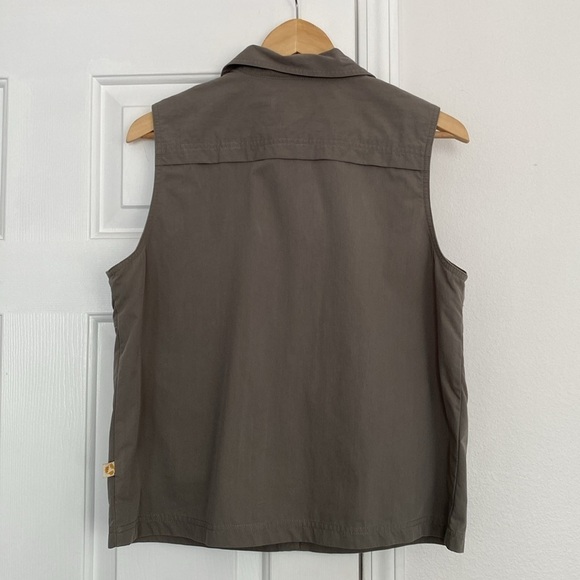 Cherokee Brand Traveler Gear olive green hiking vest. - Picture 8 of 12